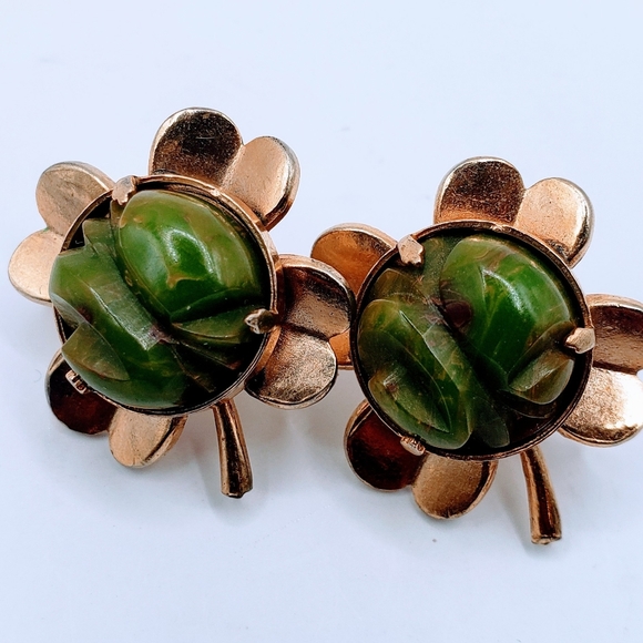 Jewelry - Rare Vintage Green Carved Bakelit Clover 4 Leaf Screwback Earrings